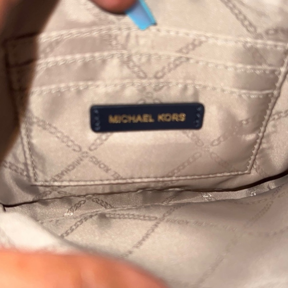 Michael Kors crossbody purse - Picture 3 of 3